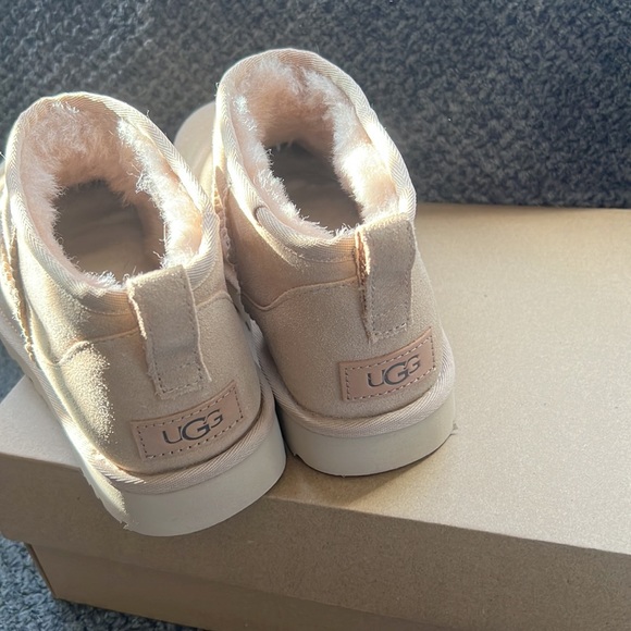 Ugg Ultra Mini - Sold out everywhere! - Picture 4 of 6
